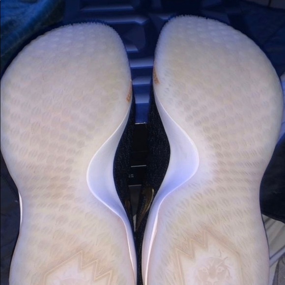Lebron XV Low size 12 - Picture 3 of 3
